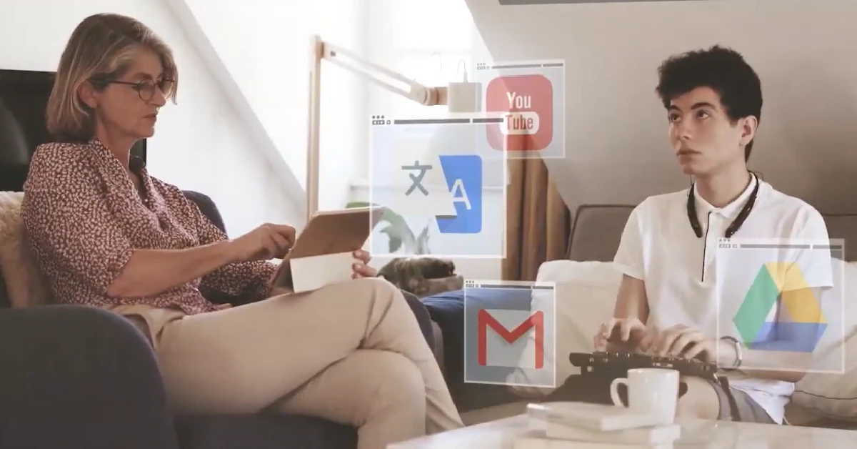 Aluno a utilizar um bloco de notas Braille HIMS enquanto a sua professora o acompanha remotamente