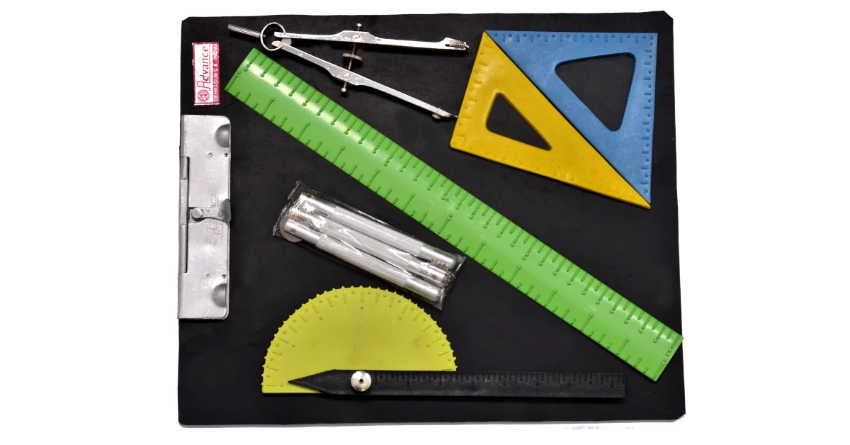 Estojo de desenho adaptado para relevos com vários materiais táteis e dase de desenho