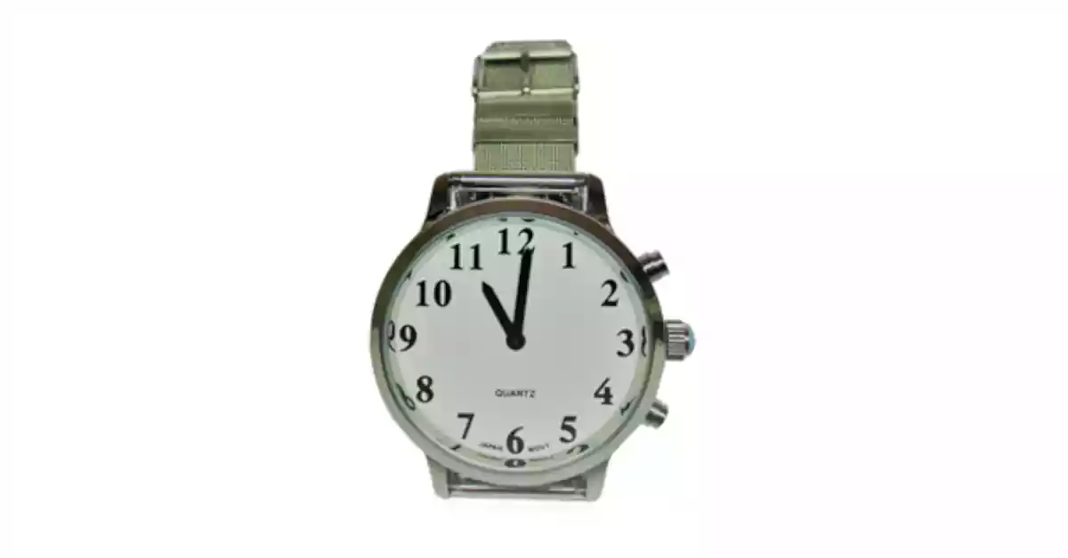 Relógio de pulso com caixa metálica cromada redonda, mostrador branco e bracelete de pele