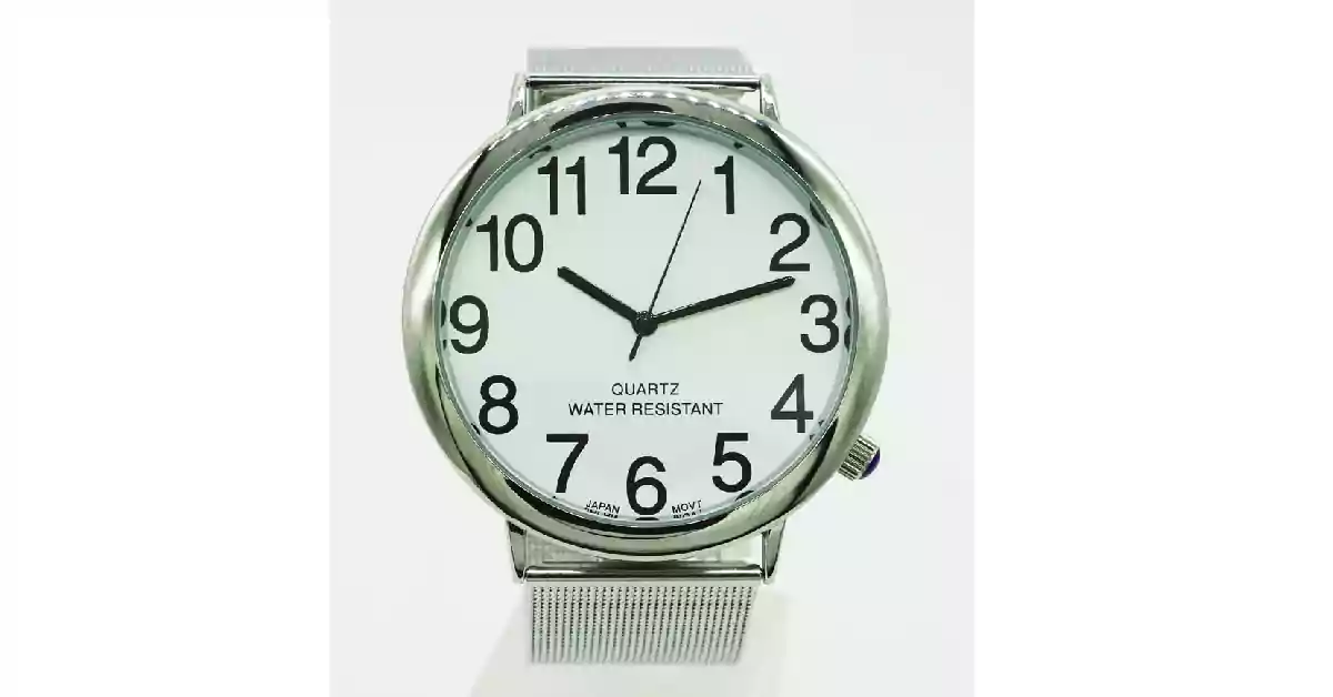 Relógio de pulso, caixa metálica cromada redonda, mostrador branco, bracelete metálica