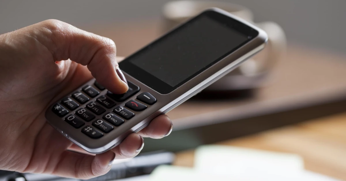 Pessoa a utilizar o BlindShell Classic Lite