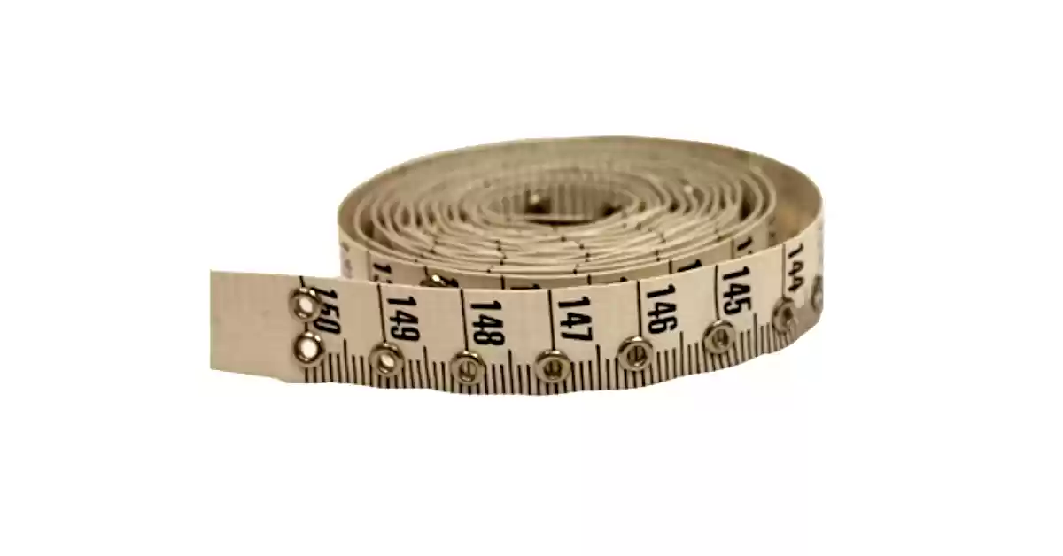 Fita métrica de costureira de cor diferente a cada 10cm e indicação tátil a cada centímetro