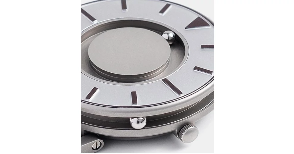 Pormenor do mecanismo tátil de esferas no mostrador circular