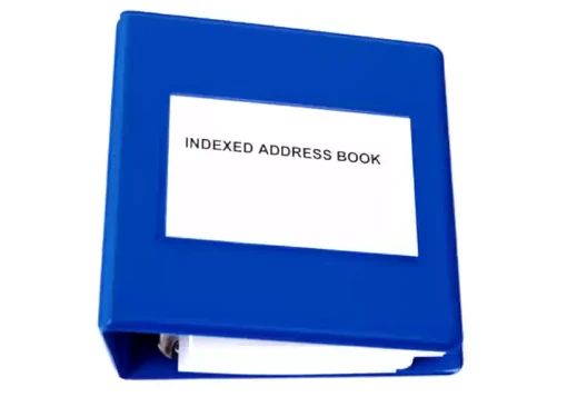 Agenda com capa almofadada em PVC de cor azul marinho com argolas e separadores de índice