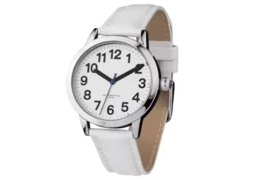 Relógio com mostrador branco, números e ponteiros negros, bracelete branca efeito crocodilo